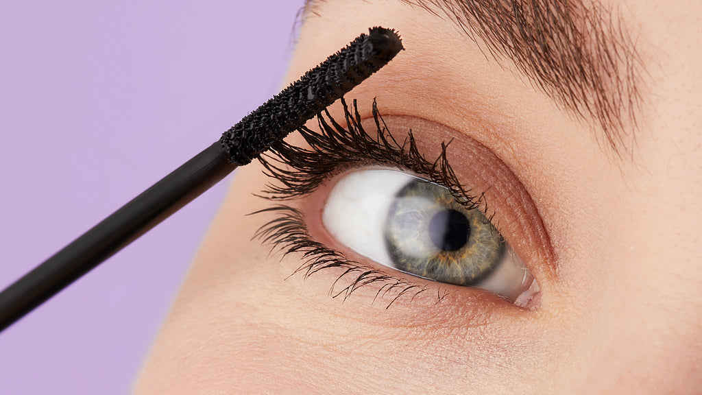 What Does Mascara Do and How to Apply It?